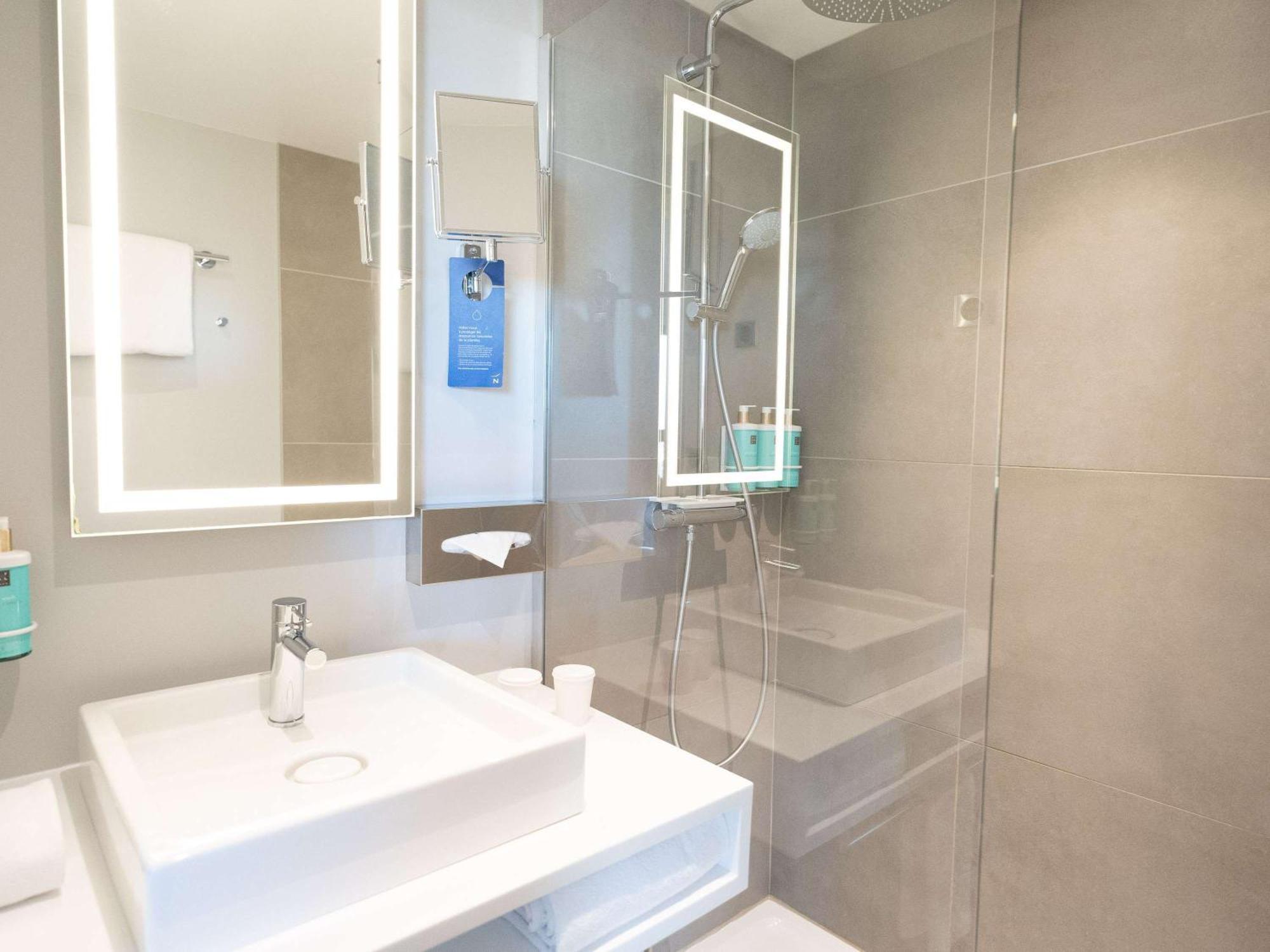 Novotel Angers Centre Gare Екстер'єр фото